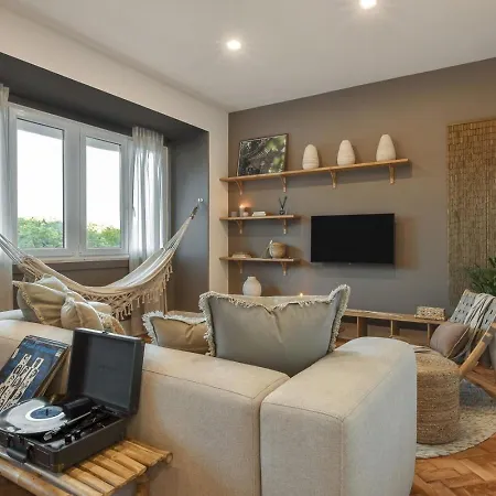 Nusa - 2 Bedrooms And Balcony In Santo Antonio 리스본