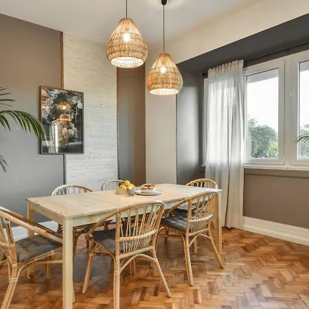 דירה Nusa - 2 Bedrooms And Balcony In Santo Antonio ליסבון