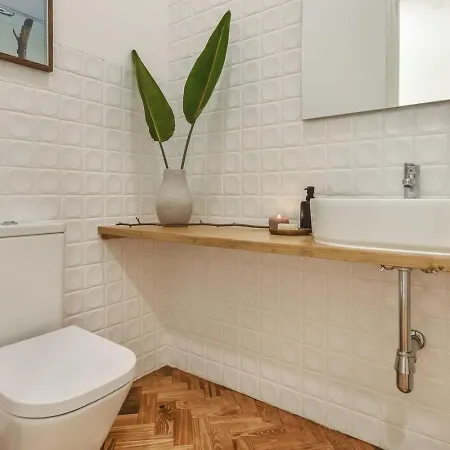 Nusa - 2 Bedrooms And Balcony In Santo Antonio ליסבון